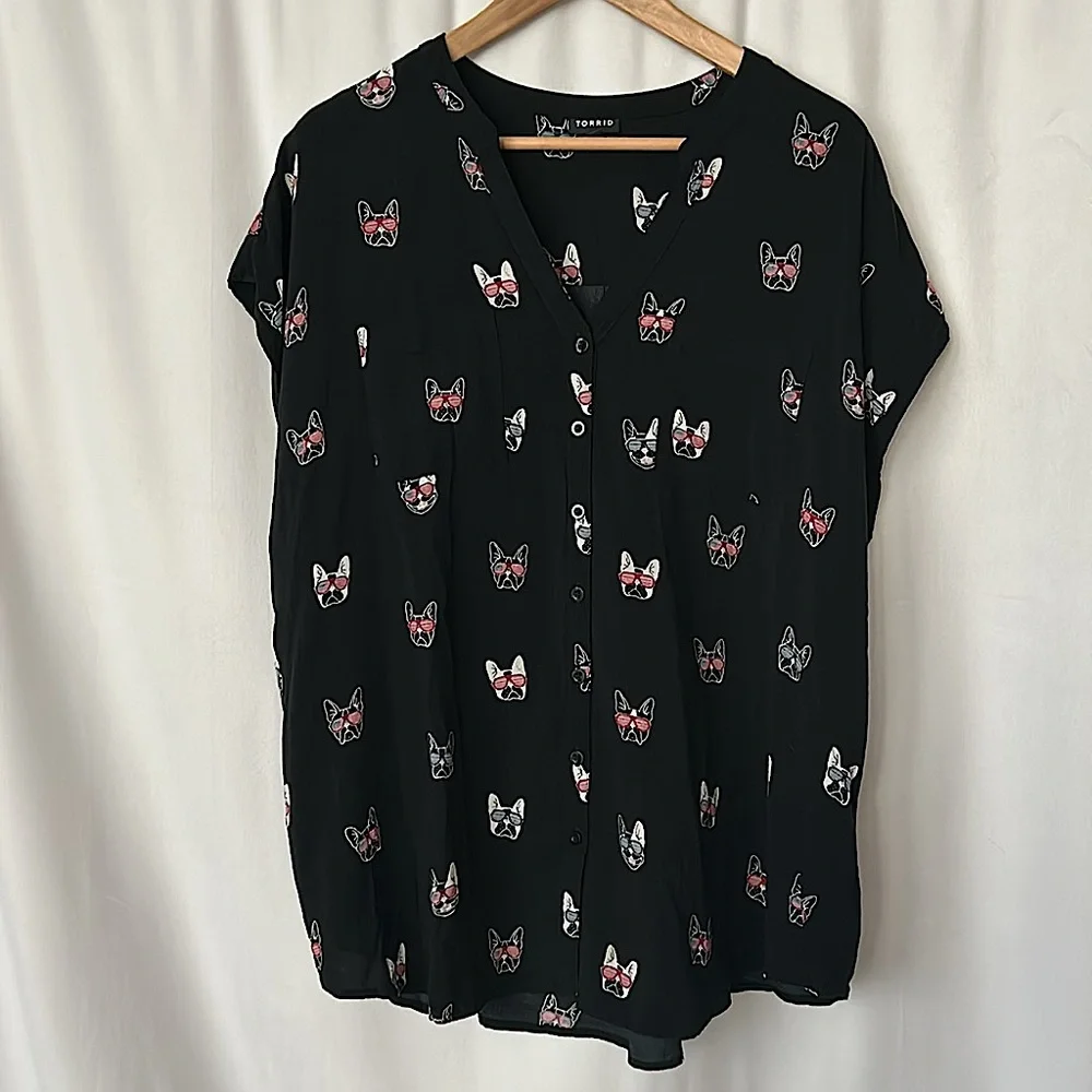 Torrid Super Cute Black French Bulldog Short Sleeve Shirt Top **Size 2**🐾🐾 - Picture 1 of 4